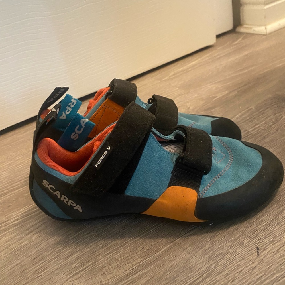 Scarpa Women's climbing shoes Force V- Blue and Orange